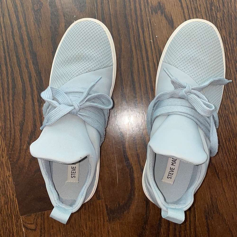 Blue tied Steve Madden sneakers